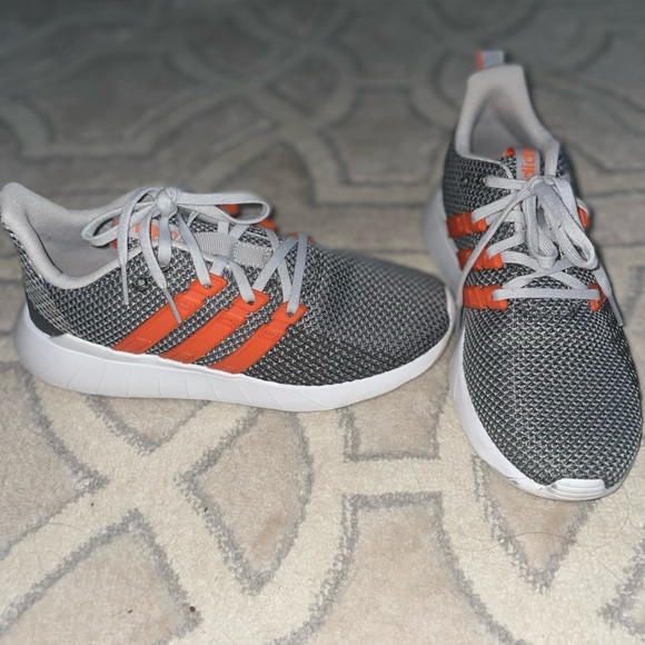 Adidas sneaker size 5 womens - Picture 2 of 3